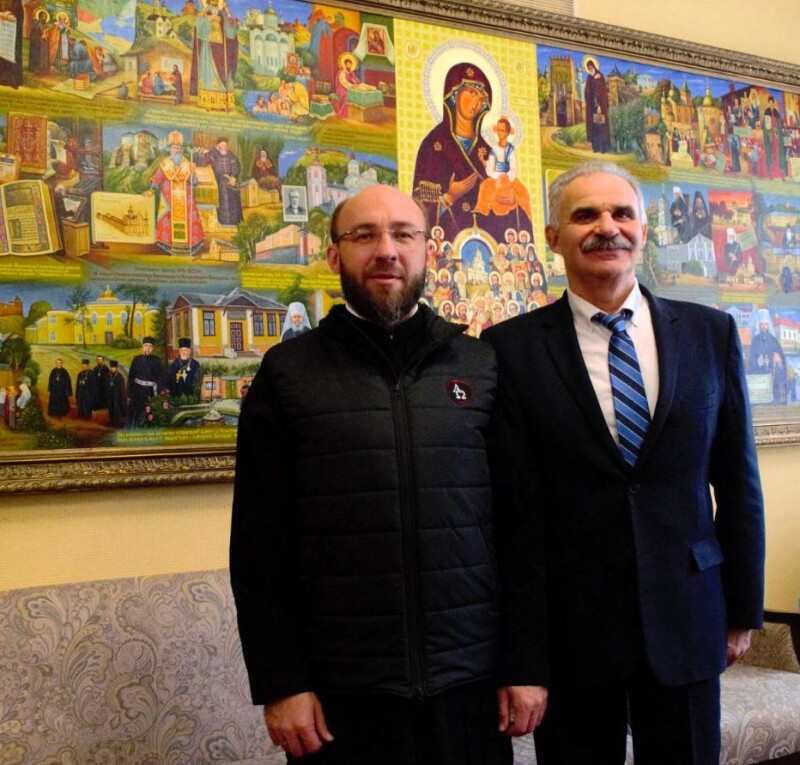 Ректор академії Протоіреєй Володимир Вакін провів для високого гостя Віктора Єленського екскурсію навчальним закладом.