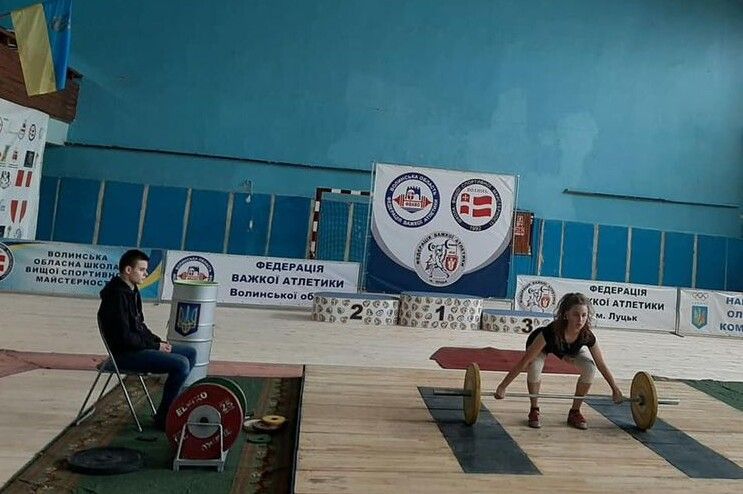 Наші дівчата теж не пасли задніх.