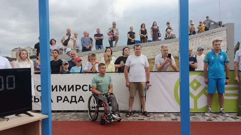 Волинянин Олександр Ващук виконав 285 разів за 60 хвилин. Суспільне Луцьк.