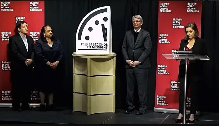 У 2026 році стрілки годинника Судного дня розташовані за 85 секунд до «опівночі».