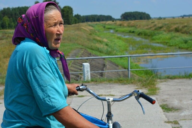 68-річна Галина з села Кримне розповіла, що в людських криницях майже немає води.