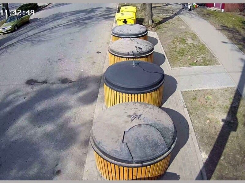 Триває робота з встановлення особи, причетної до викидання пакета з попелом.