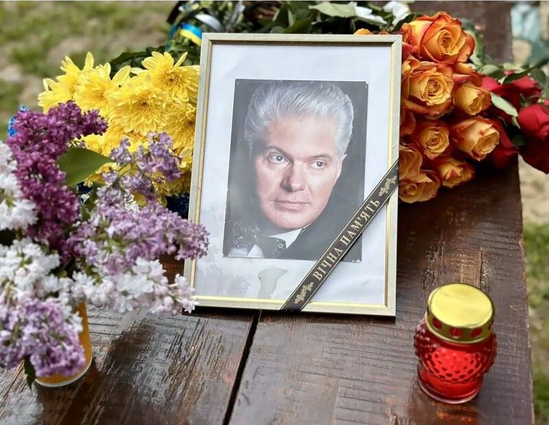 Голос Олександра Сафонова багато років асоціювався  з новинами та офіційними ефірами.