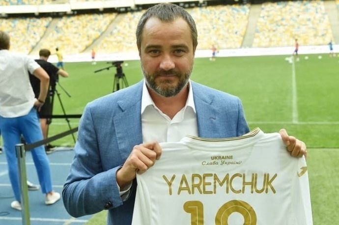 Андрію Васильовичу, як гадаєте, гравці збірної усвідомлюють, що «Слава Україні!» – це не «Шайбу! Шайбу!» Фото ffu.ua.