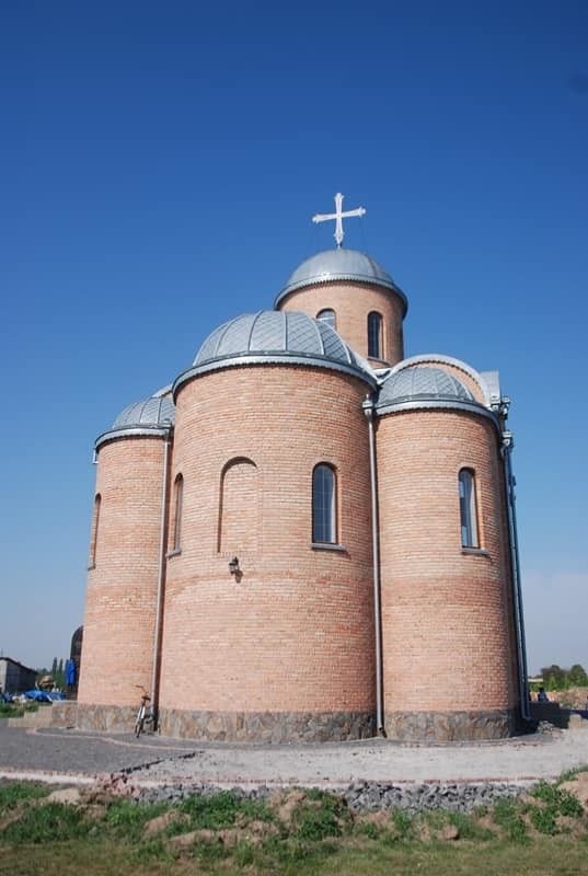 Храм Різдва Богородиці УПЦ МП.