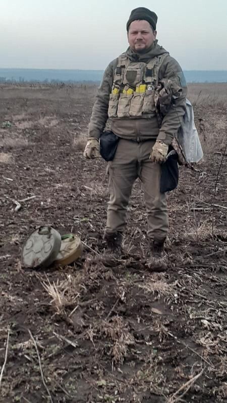 Олександр Хвас був сапером-розвідником – розміновував й убезпечував шлях для своїх побратимів, які йшли після нього.