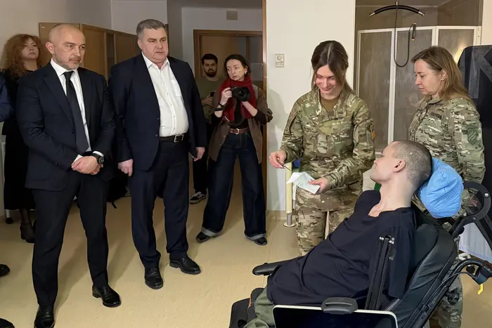 Приватбанк готовий оплатити лікування і протезування 20-річному військовому з ампутаціями, якому раніше відмовив у видачі банківської картки.