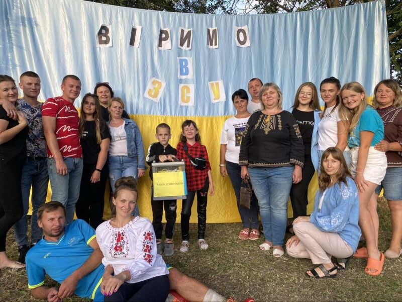 У Мирківській гімназії уже традиційними стали благодійні ярмарки з метою зборів коштів на допомогу ЗСУ.