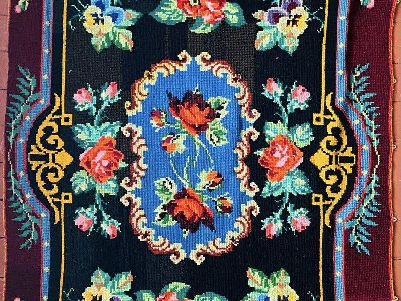 Килим, вишитий «хрестиком» Ольгою Ярощук. 