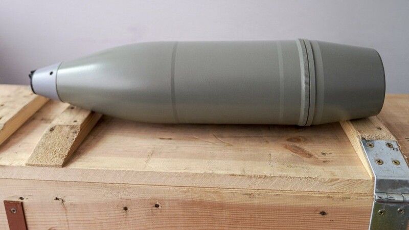 Снаряд калібру 122 мм використовується українською артою при роботі з причіпними гаубицями Д-30 (максимальна дальність ураження – 15400 м).