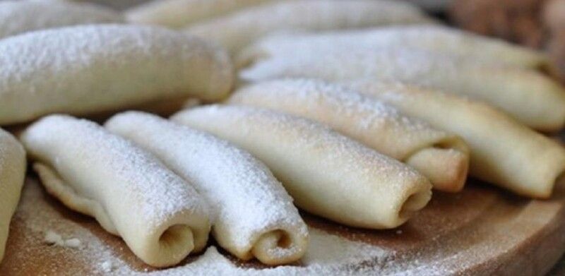 Це традиційне татарське печиво має вигляд рулетиків із горіховою начинкою. У перекладі слово «бармак» означає «палець», тому в народі ці смаколики відомі також як «дамські пальчики».