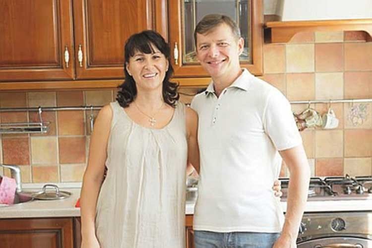 Дружина каже, що Олег вправно порається на кухні. Може, скоро від нього ще й кулінарне шоу побачимо?