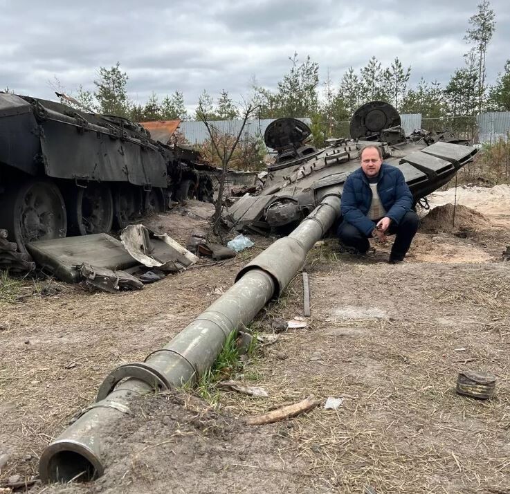 Юрій також корегував вогонь української артилерії, яка знищувала техніку ворога. 