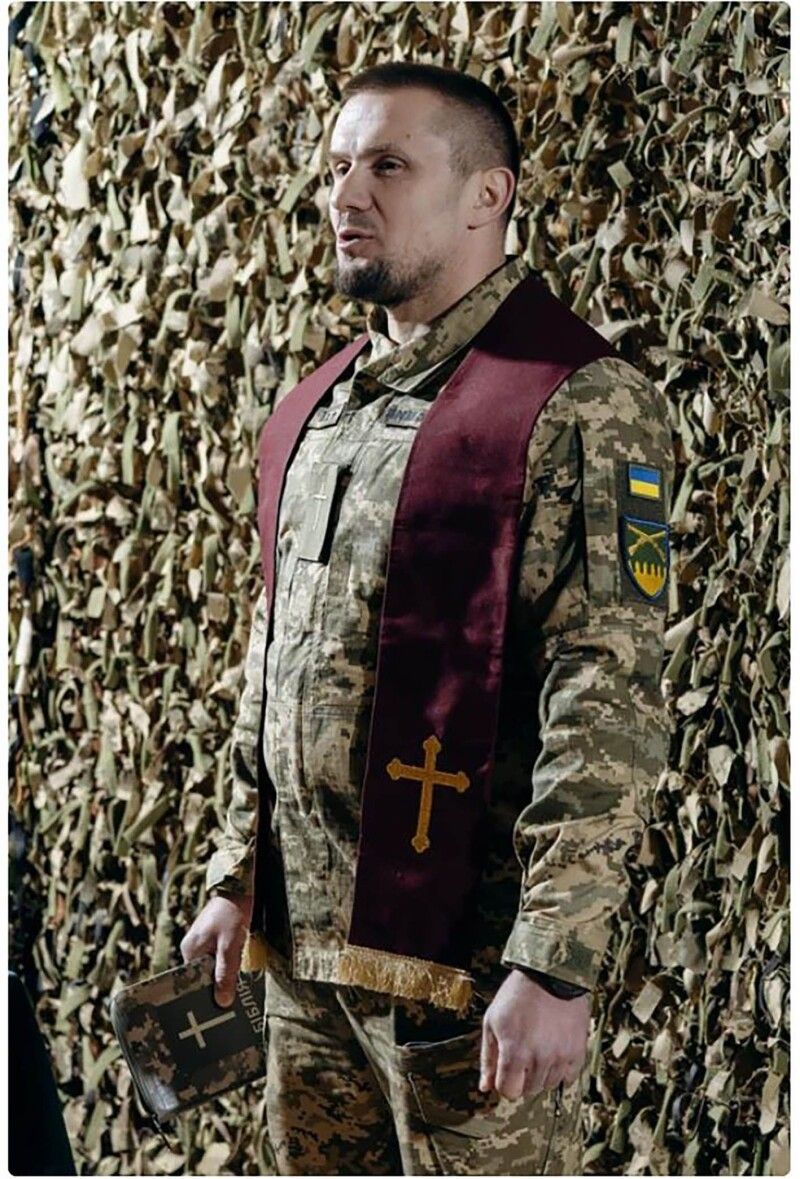 Капелан 92-ої окремої штурмової бригади Михайло Мороз.