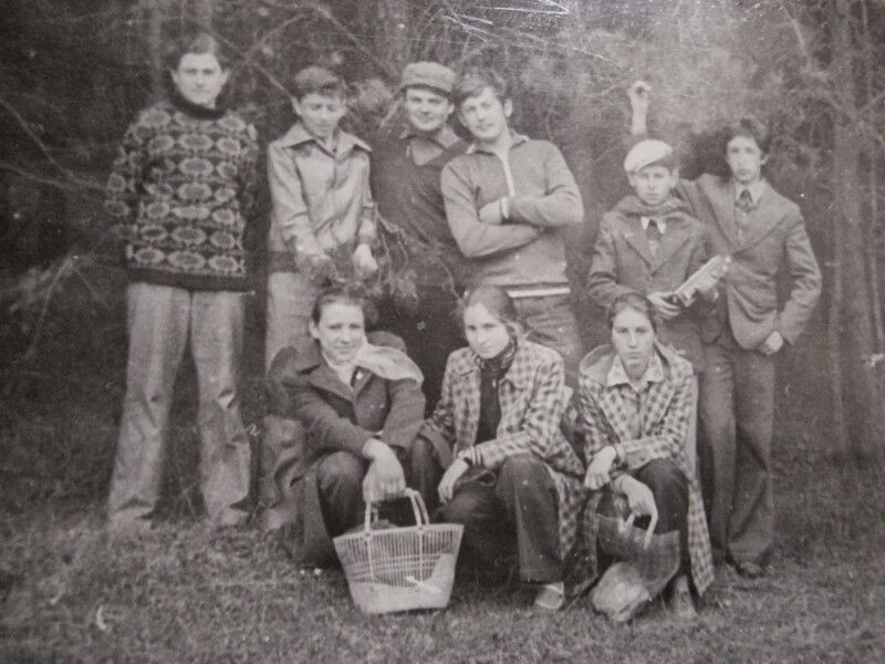 Під час навчання в школі. Фото з домашнього архіву Юрія ЄЛЕВИ.