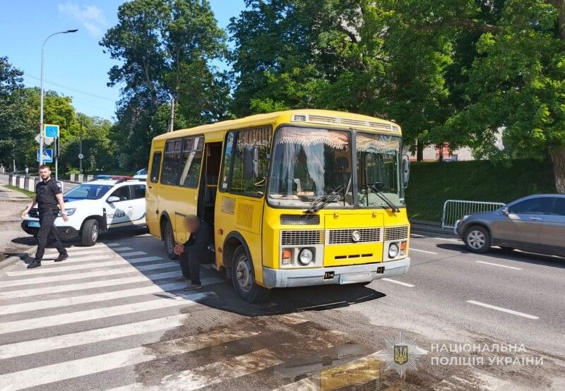 Автобус ПАЗ на місці ДТП.