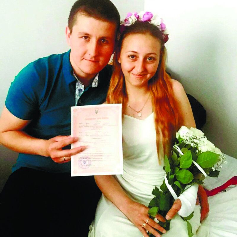 Оксана й Віктор уже шість років разом, а тепер їхній шлюб зареєстрований офіційно.
