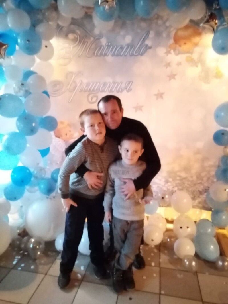 В’ячеслав Хилюк із синами, які залишилися без надійного батьківського плеча.