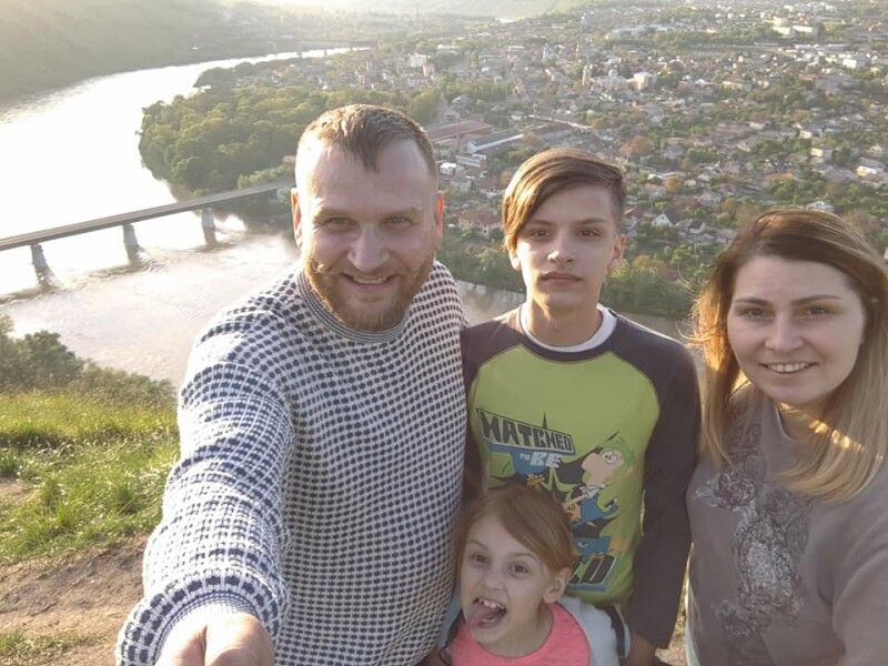 Сім’я Кічкіних на відпочинку в знаменитих Заліщиках на Тернопільщині.