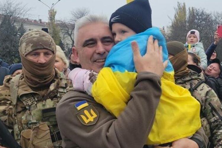 Героя України із Волині вітали в щойно звільненому Херсоні оплесками і вигуками: «Дякуємо!».