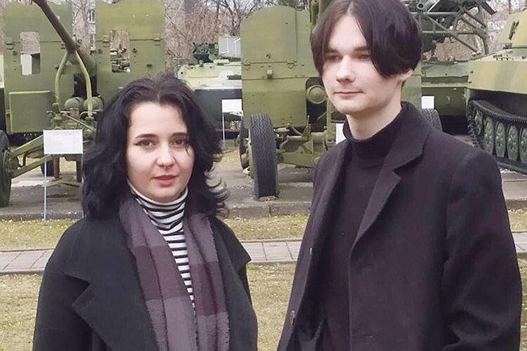 Таке життя: Настя й Денис із Харкова вивчають ази поведінки в умовах війни аж в Луцьку.
