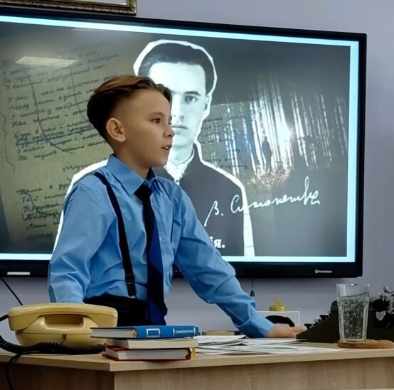 «Як дві краплі води» – так користувачі соціальних мереж описали схожість Дениса Кусевича з геніальним Василем Симоненком.