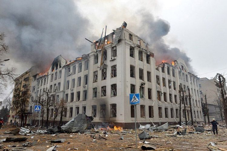 Після ракетних ударів горить університет Каразіна.