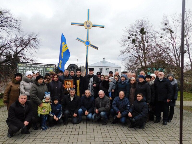 На згадку горохівські патріоти сфотографувалися. Фото Лесі ВЛАШИНЕЦЬ.