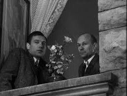 Професор Плейшнер не зауважив, що квіти на вікні були. Фотоскрін: youtube.com.