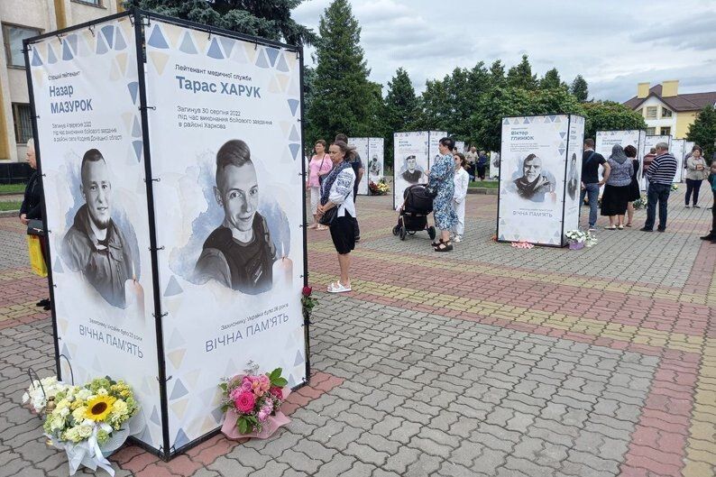 Алея Героїв у Нововолинську.