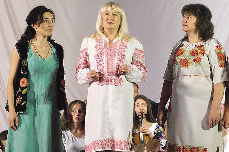 Один з героїв «Балади про Степана» – донька композитора Леся Влашинець (у центрі). 