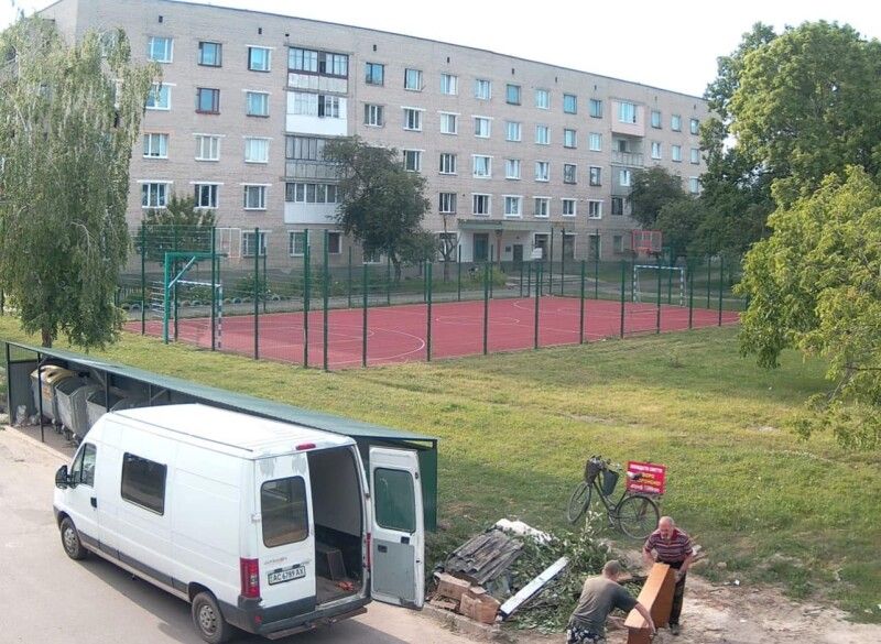 Для вивезення великогабаритного сміття потрібно замовляти послугу на Виробничому управлінні комунального господарства.