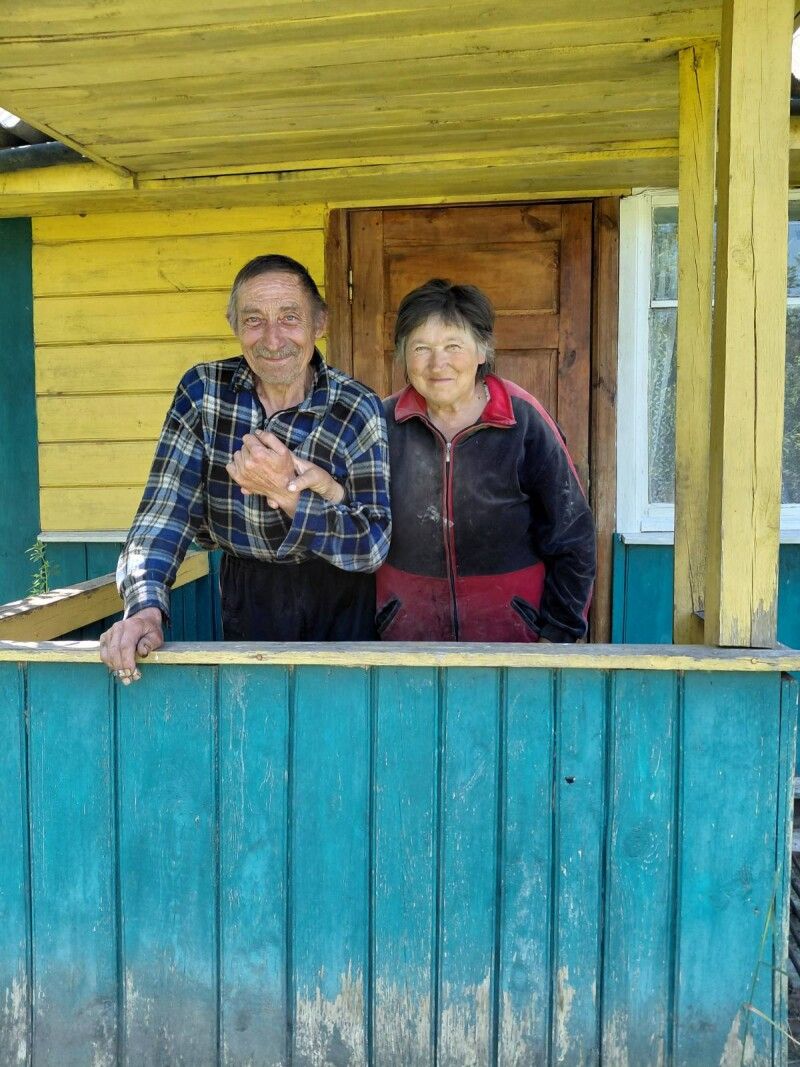 Іван Кушнір і його дружина Валентина за багато літ звикли до життя серед лісу.