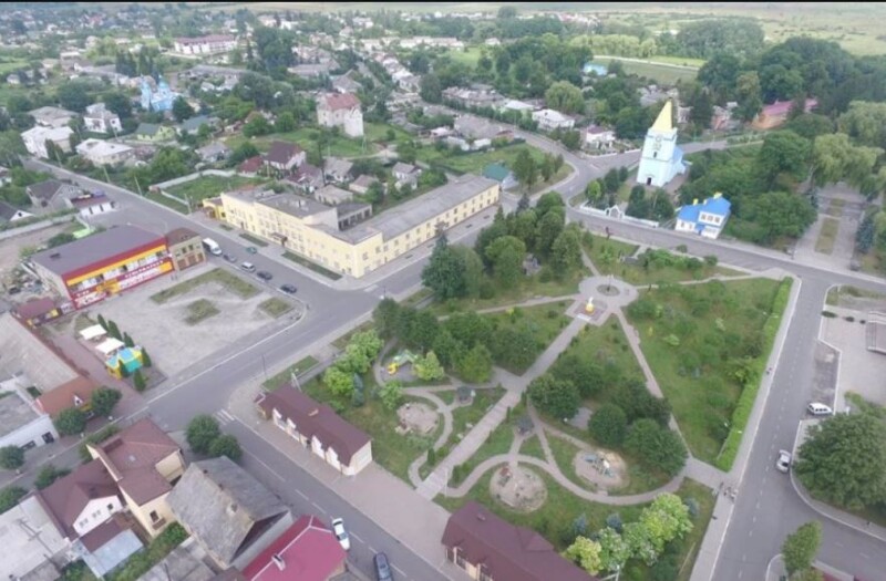  Парку «Михайлівський» у Любомлі з висоти пташиного польоту.