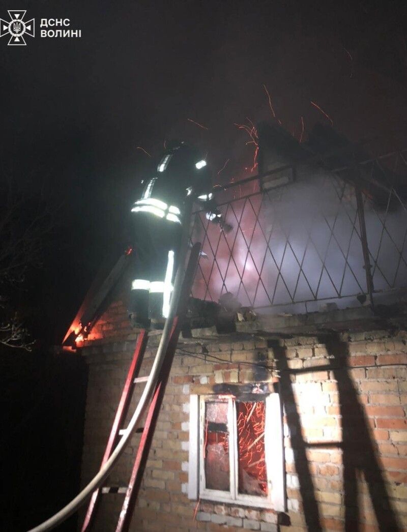 Працювала ланка газодимозахисної служби.