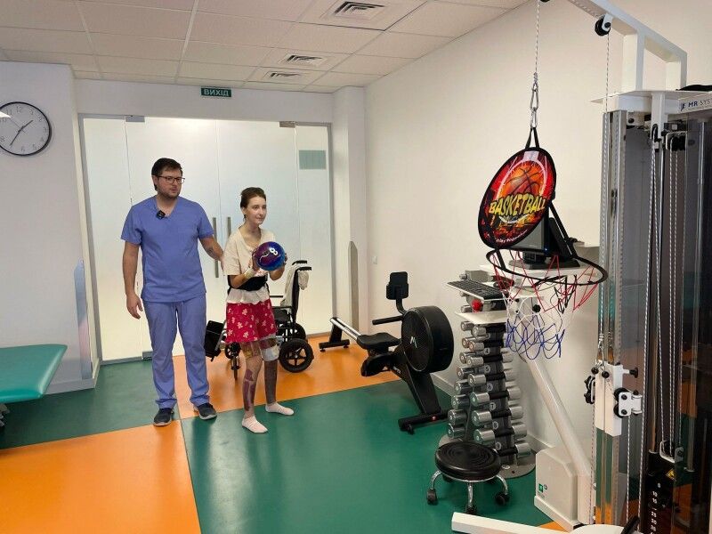 Ці кадри, коли на занятті з фізичної терапії Настя здійснила свій перший за ці два місяці кидок м’яча у кільце, зворушили легендарного гравця Сергія Ліщука.