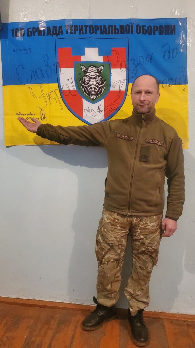 Майже два роки боєць  із Маневиччини захищає Україну під прапором 100-ї  бригади територіальної оборони.  