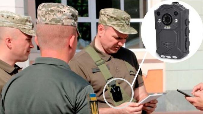 Від 1 вересня військовослужбовці ТЦК та СП повинні використовувати нагрудні відеокамери. Фото: ukr.net.