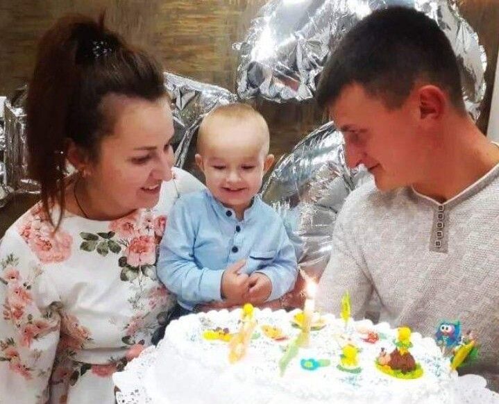 Це ще довоєнне фото: у Тростянці відзначало сімейство 2-й день народження сина.
