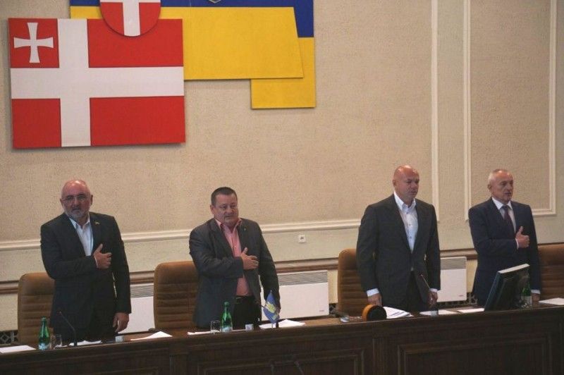 Традиційно засідання розпочалося з Гімну України.