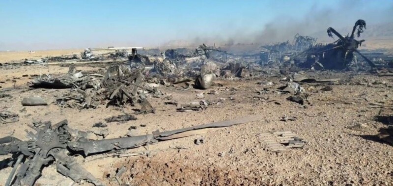 Залишки спаленої спецназом США власної авіатехніки в Ірані під час операції  з порятунку пілотів.
