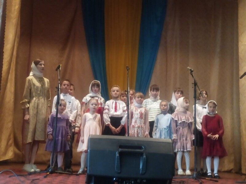 До волонтерської акції доєднались і найменші артисти.