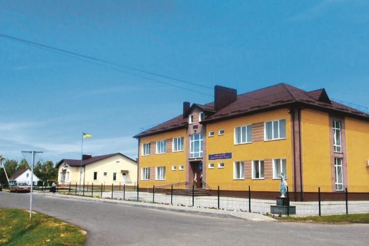 Центр надання адміністративних послуг Вишнівської ОТГ побудували  на місці старої школи.