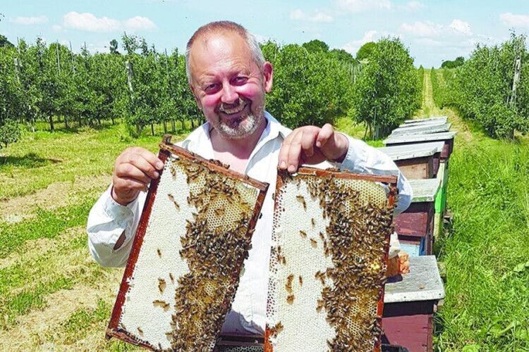Одне із захоплень Юрія Володимировича – бджоли.