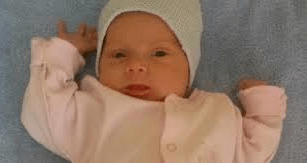 На Новорічні свята нашу дівчинку відпустили додому до братика прикрашати ялинку.