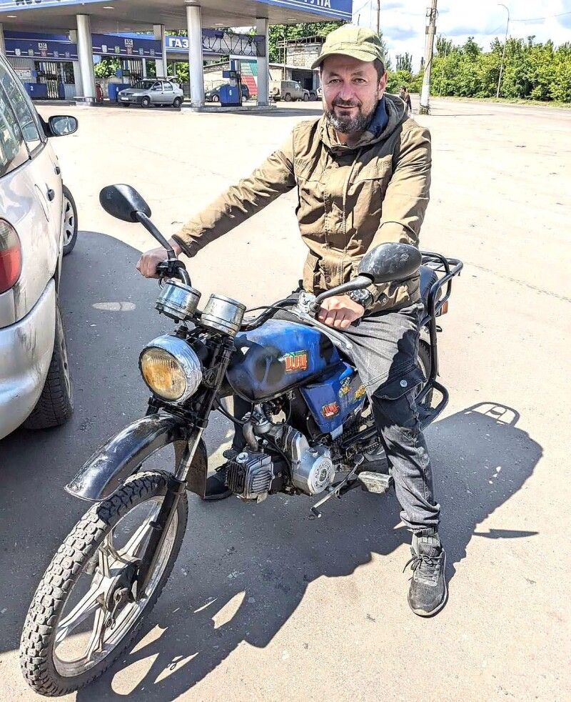 Мотоцикл від добродія з Горохівщини для зв’язківців під Покровськом отримав воїн Віталій Нагорняк.