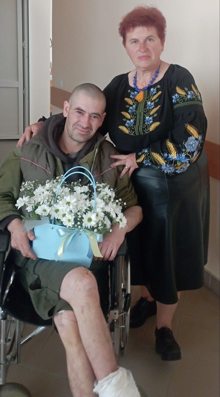 Олег Батюк радів зустрічі зі своєю вчителькою.