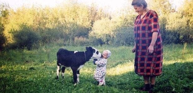 Її друзями замість інших діток були тільки батьки і тварини.