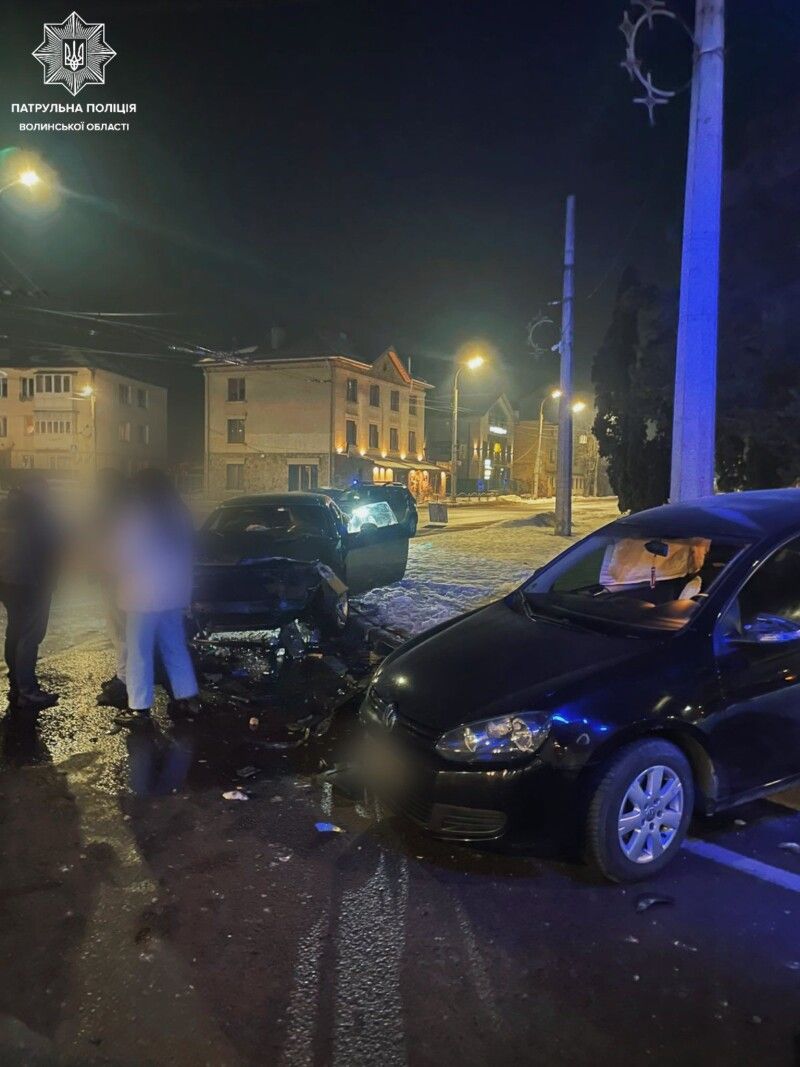 На щастя, у ДТП постраждали лише машини. Фото: Патрульна поліція Волині.