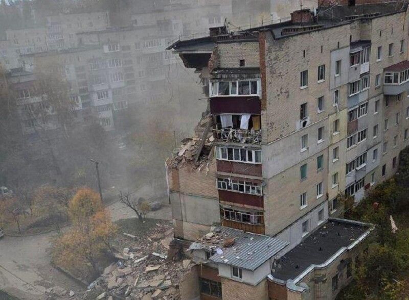 Вибух був настільки потужний, що знесло кілька поверхів.